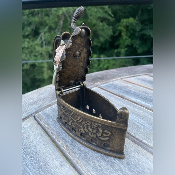 Vtg Brass Sad Iron Trinket or Cricket Box - Picture 5 of 8
